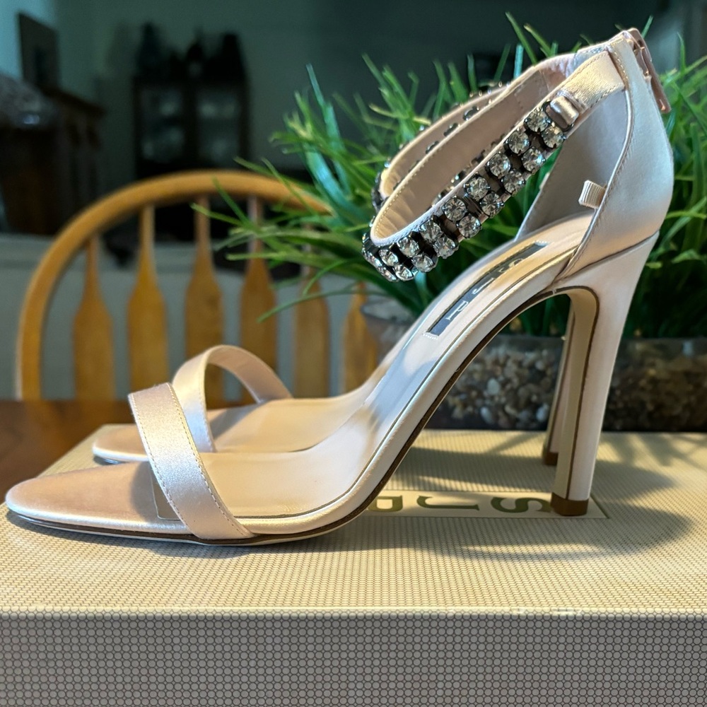 😍NEW -SJP “ Zaida” heels Euro 37/ US 6.5